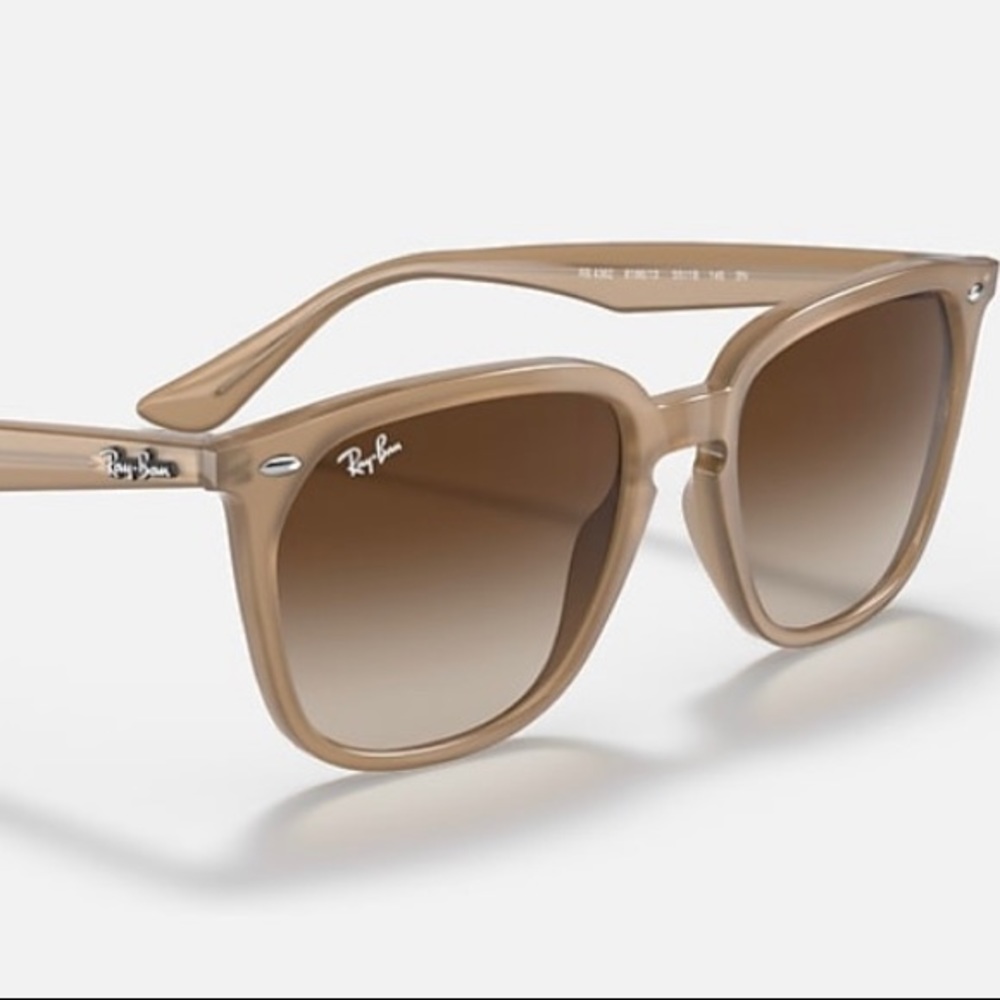 RB4362
RayBan Havana women’s sunglasses, worn twice.